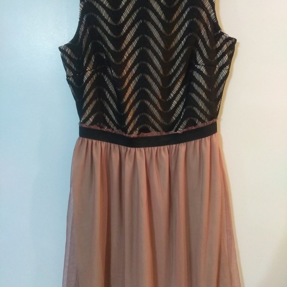 Dress - Picture 6 of 8